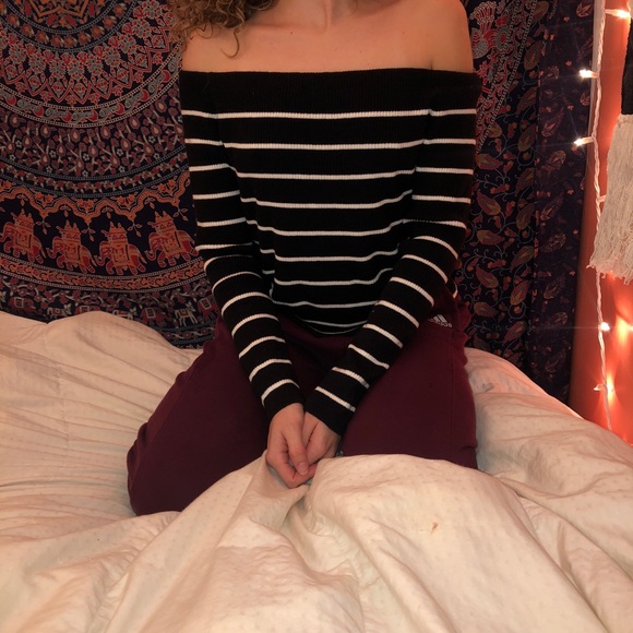 American Eagle Outfitters Tops - AMERICAN EAGLE OFF THE SHOULDER SWEATER